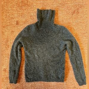 100% cashmere turtle neck